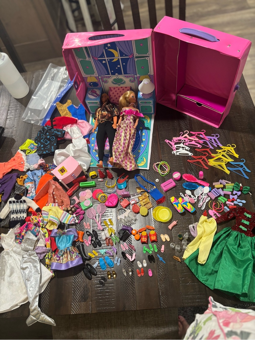 Vintage 90s Barbie Sleep & Keep Bedroom Carrying case huge doll and clothing lot